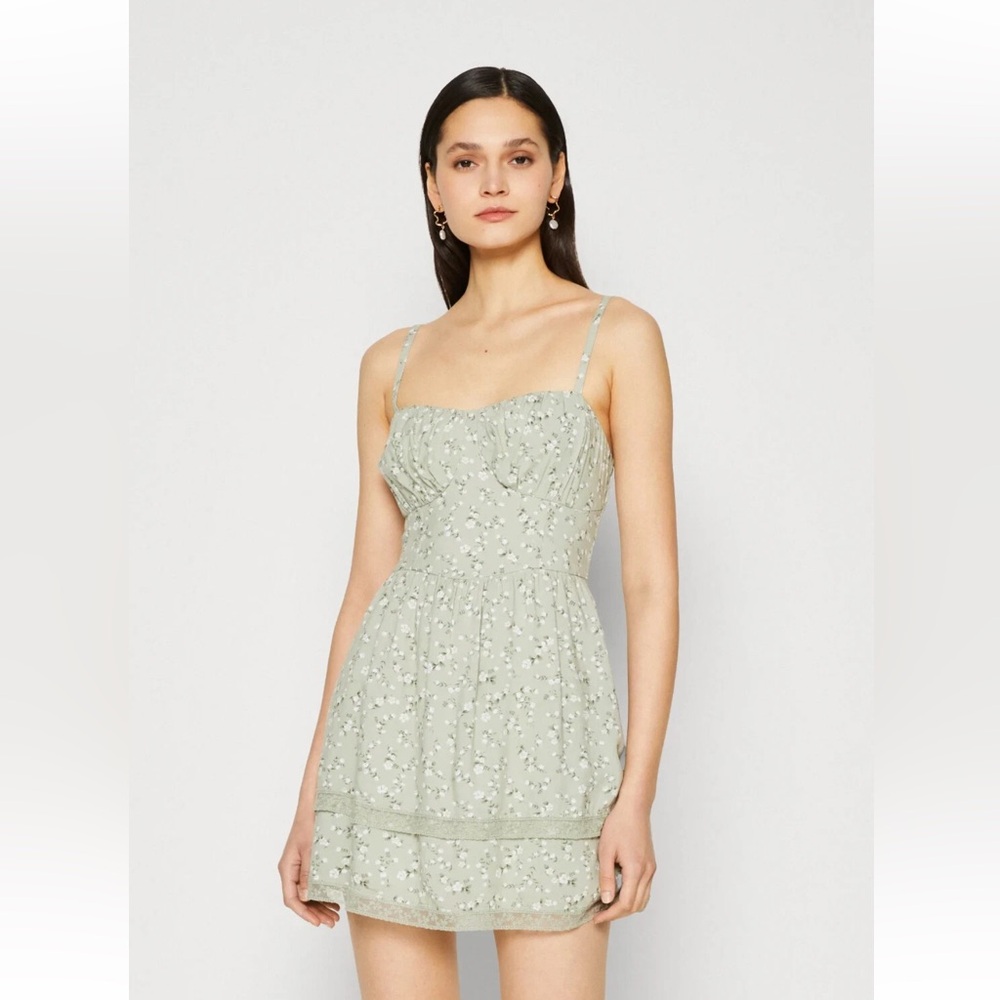 Hollister Babydoll Floral Tiered Sundress Light Green M Cottagecore Milkmaid
